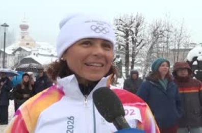 Milano Cortina, la fiaccola olimpica saluta la Val Gardena
