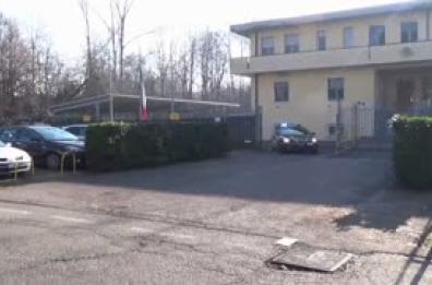 Maxi sequesto di abbigliamento contraffatto con logo Armani Maxi sequesto di abbigliamento contraffatto con logo Armani