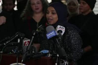 Minneapolis, aggressione alla deputata somala dem: "Non mi faccio intimidire"