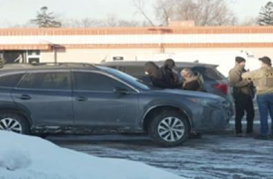 Minneapolis, agenti dell'Ice contestati durante un'operazione in un sobborgo