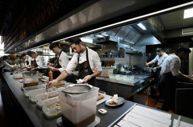 Confcommercio, allarme bollette, per negozi e ristoranti 2.000 euro al mese