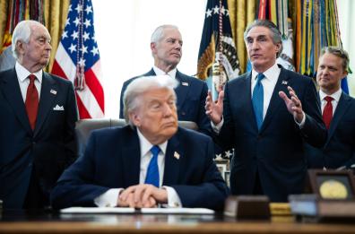 Trump, 'l'Iran sta parlando con noi, vedremo'