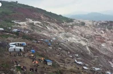 Crolla una miniera di coltan in Congo, le immagini del sito Crolla una miniera di coltan in Congo, le immagini del sito