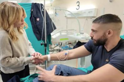 Torino, Meloni in visita agli agenti feriti ieri negli scontri