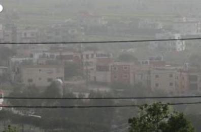 Raid israeliani colpiscono Kfar Tibnit, un villaggio nel sud del Libano