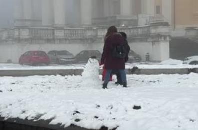La neve imbianca la collina di Superga