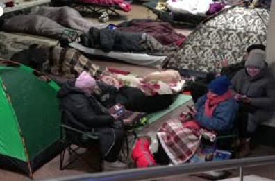 Nuovo attacco russo su Kiev, la metropolitana diventa rifugio