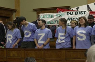 Budapest, la protesta in aula contro la condanna della tedesca antifascista