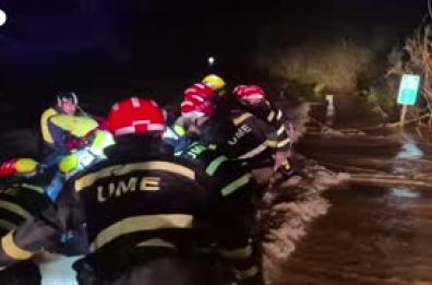 Inondazioni nella penisola iberica, i soccorsi nelle zone alluvionate