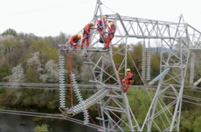 Terna, record di 200 tecnici per lavori sotto tensione con 40 nuovi operatori