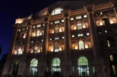 Borsa: Milano si salva in chiusura (+0,13%), crolla Stellantis