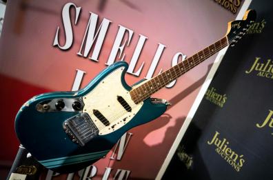 All'asta la chitarra di Kurt Cobain, 'pu&ograve; valere fino a 5 milioni'