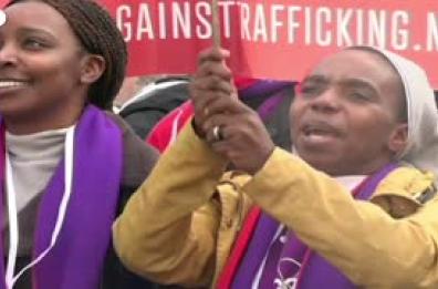 Il Papa: "No alle nuove schiavitu', la pace comincia con la dignita'"