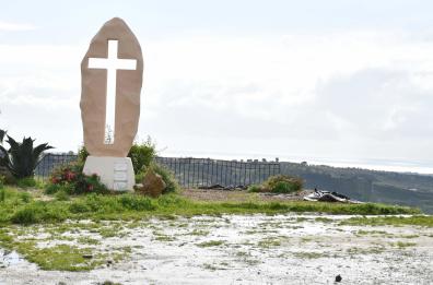 Frana Niscemi, crolla la croce simbolo della resistenza