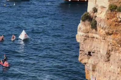 Polignano, tutti pazzi per i tuffi: pienone per la gara finale della Red Bull Cliff Diving World Series