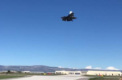 Amendola, ecco il decollo verticale del cacciabombardiere F35 