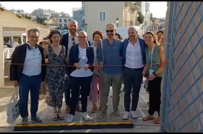 Inaugurato Lungomare di Libri a Bari: ecco il taglio del nastro