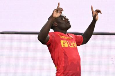 Lecce, cori razzisti durante la partita contro la Lazio. Baroni: «Gli ululati? Mortificano noi in campo»