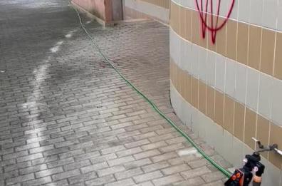 «Agenda 2030 truffa criminale»: vandali in azione in sede Anci Puglia