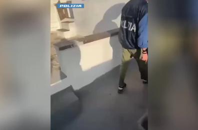 Casarano, allestisce una serra di marijuana in casa: sequestrati quasi 5 chili di sostanze, denunciato 36enne VIDEO Casarano, allestisce una serra di marijuana in casa: sequestrati quasi 5 chili di sostanze, denunciato 36enne VIDEO