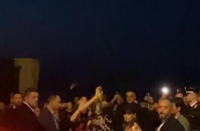 I Maneskin arrivano in Puglia per la sfilata di Gucci: fan in delirio
