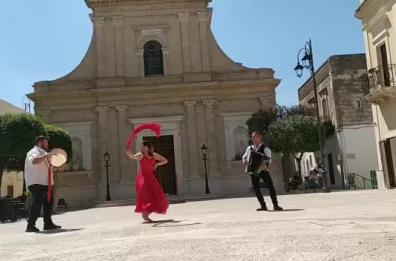 Anche nel centro di Crispiano si balla la pizzica