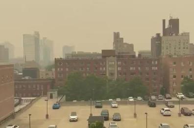 Incendio, fumo e cenere dal Canada: New York nel grigiore
