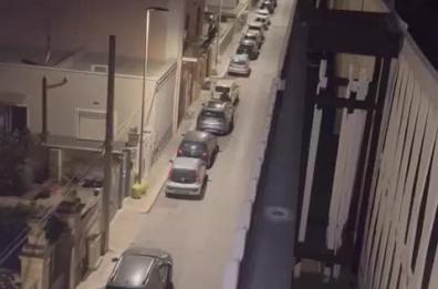 Bari Palese, tentano il furto di un’Alfa Romeo Stelvio ma falliscono: il video dei ladri in fuga