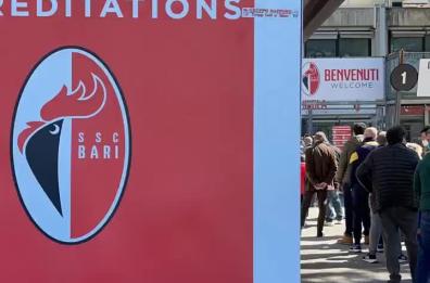È febbre Bari, presi d'assalto i botteghini per il match che può decretare la promozione in B