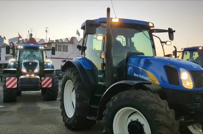 Protesta dei trattori a Metaponto: «Siamo qui per far sentire la nostra voce»