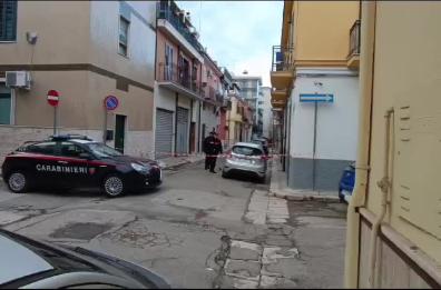 Scoppia una bomba carta a San Severo: danneggiati un'auto e portone di una casa