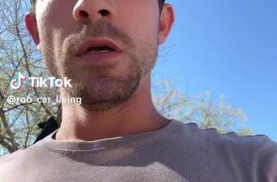 La provocazione del tiktoker trentino: «Non venite in Puglia, è pericoloso». Il video è virale