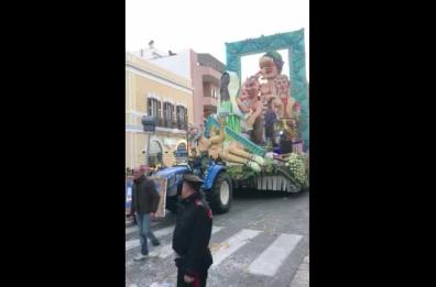 Carnevale, ecco l'ultima sfilata dei carri a Gallipoli