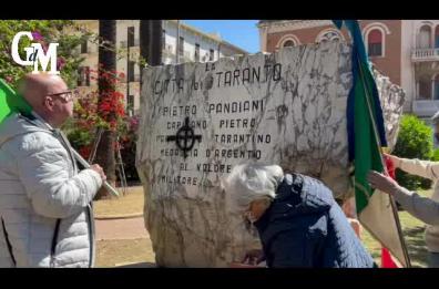 25 aprile, a Taranto sfregiato cippo del partigiano Pandiani con una croce celtica