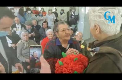 Matera, Ron presenta il nuovo disco e incontra i «nonni» della residenza Brancaccio