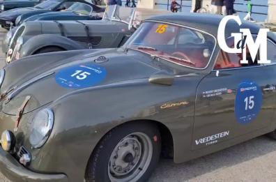 La 1000 Miglia «approda» a Bari: la premiazione a largo Giannella invasa da auto storiche 