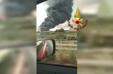 Siracusa, incendio ad Augusta: area messa in sicurezza