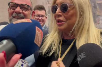 Carnevale di Putignano, la madrina Mara Venier: «Contenta di tornare nella terra dei miei nonni» 