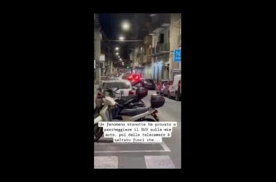 Follia notturna a Bari: suv a zigzag si schianta su 13 macchine parcheggiate