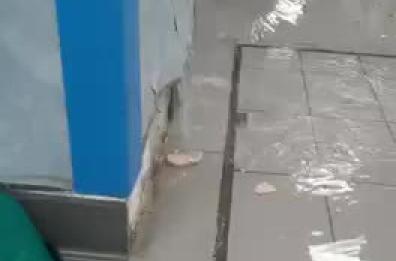 Gallipoli, cede tubatura: allagato il pronto soccorso. La furia del sindaco