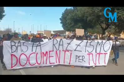 «No a nuovi ghetti con i soldi del Pnrr», i braccianti del Foggiano scendono in piazza