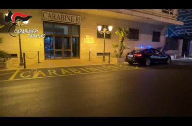 Non vuole portare a termine una truffa, in due lo rapiscono e lo picchiano: arrestati nel Tarantino