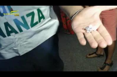 Rotondella, sulla SS106 con un chilo di cocaina in macchina: arrestato un corriere