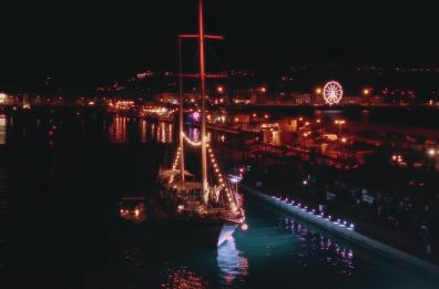 Il viaggio di Porto Rubino è partito da Vieste: le emozionanti immagini dal palco-veliero