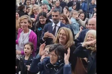 Bari, in piazza del Redentore in festa Decaro balla sulle note di Annalisa: il video è virale