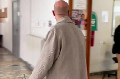 Lecce, Giuliano Sangiorgi torna nella sua ex scuola: «Non sto piangendo, è solo vento negli occhi»