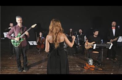«Noce di Coccole»: il nuovo video di Marcello Zappatore, tra un gufo violinista e un musicista ritardatario
