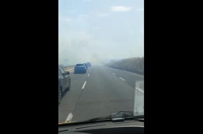 Incendio a Castel Romano, la SS148 Pontina chiusa al traffico