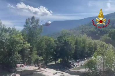 Baceno, si alza livello del fiume Toce: soccorsi dall'elicottero in quattro