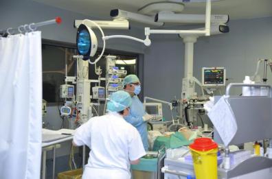 Bari, muore anestesista positivo al Covid. L'Ordine: «In Puglia il virus non rallenta»